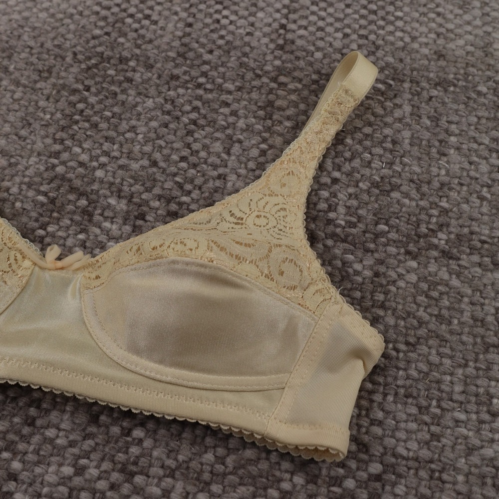 Airway Lace Trim Wireless Bra Womens 32AA Cream Good Vintage Floral Bow 1470